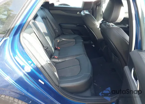 2022 Kia K5 Gt-Line z USA, uszkodzony, nr VIN 5XXG64J2XNG165757